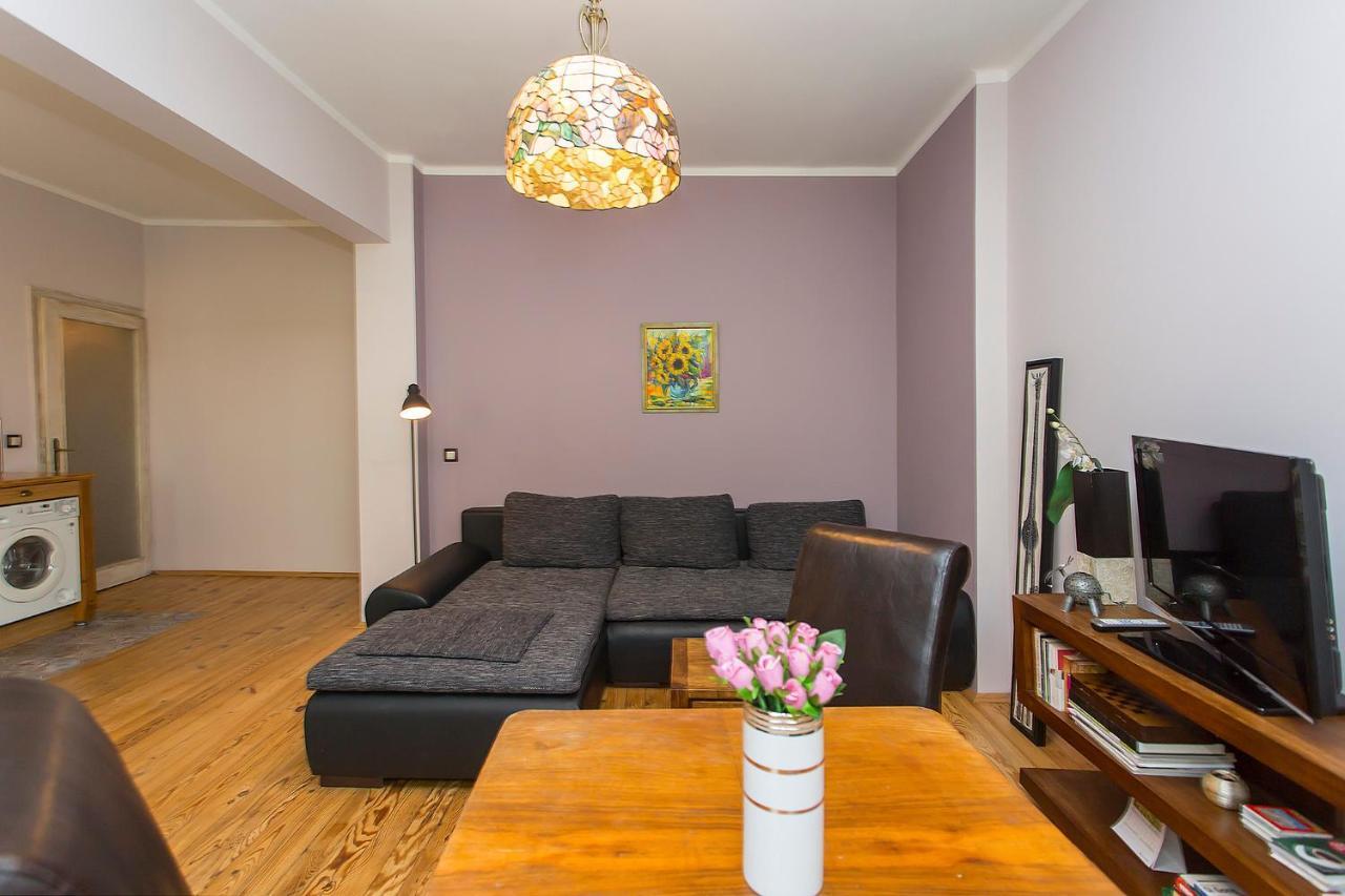סופיה Colorful 2Bdr Apartment In The City Center מראה חיצוני תמונה